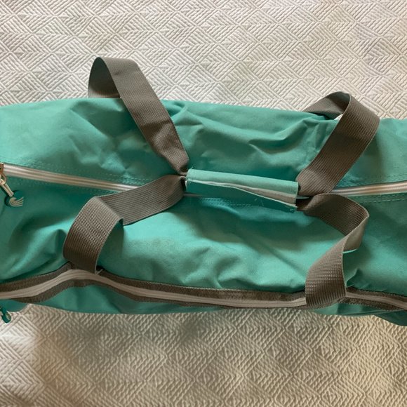 Tone It Up TIU cylinder round end duffle in light blue (teal) - Picture 5 of 6